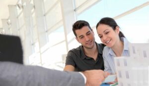 Người nước ngoài làm việc tại Việt Nam có phải đóng thuế không?