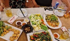 Quán ăn ở đường Phan Văn Hớn